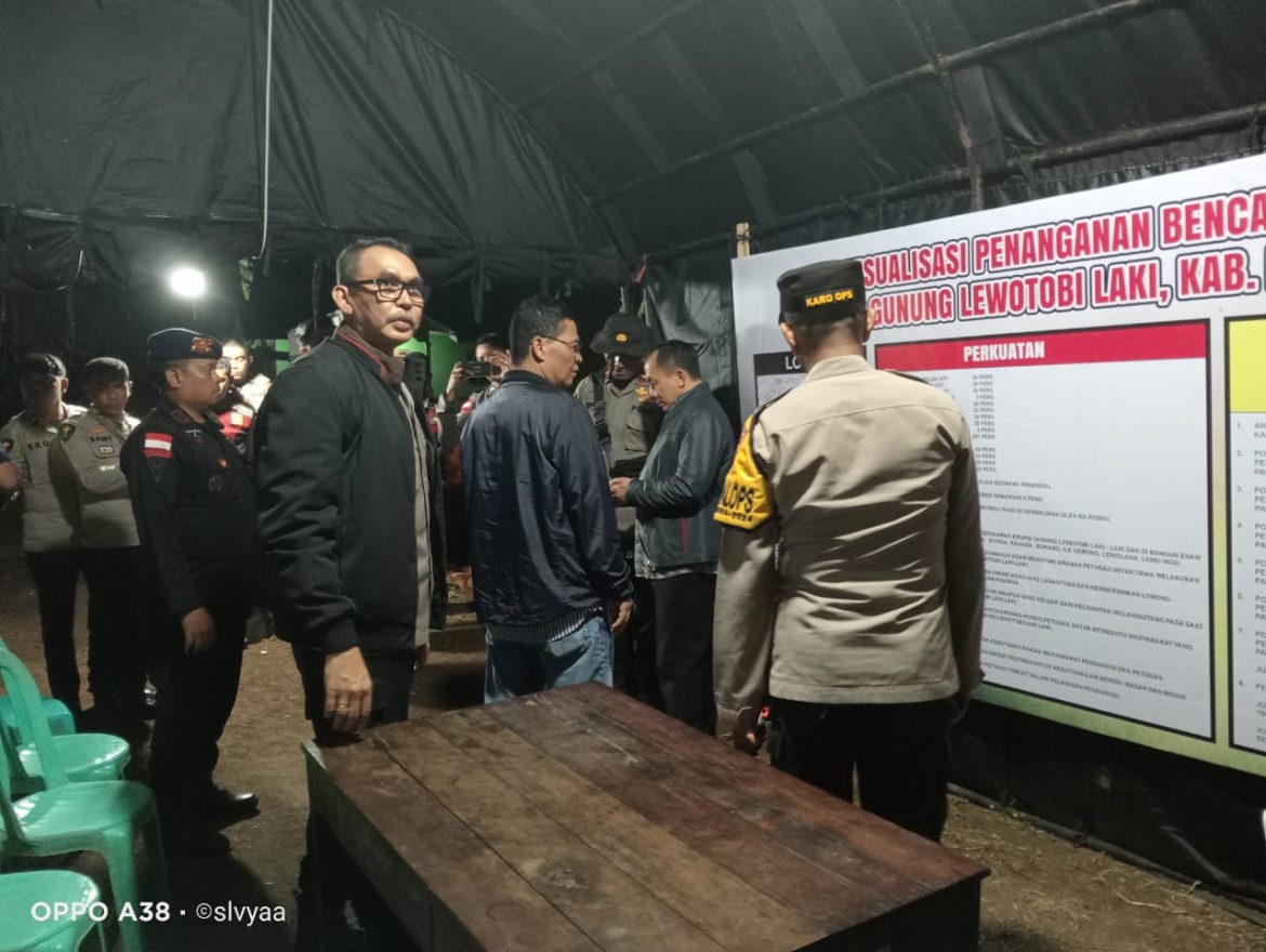 *Astama Ops Kapolri Tinjau Posko Kemanusiaan Polda NTT, Pastikan Kesiapan Bantuan untuk Korban Erupsi Gunung Lewotobi*