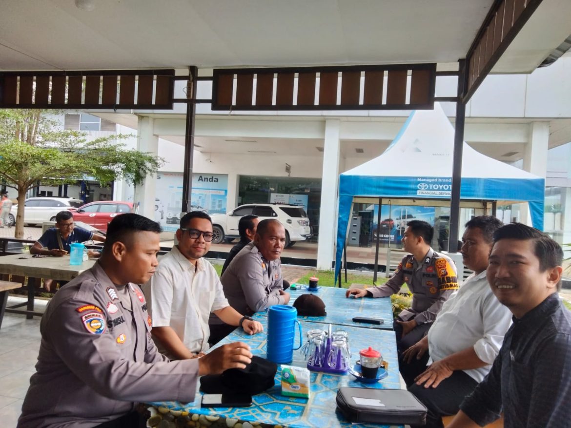Karyawan Dealer Toyota Jum’at Curhat Bersama Personil Polsek Ujungbatu 