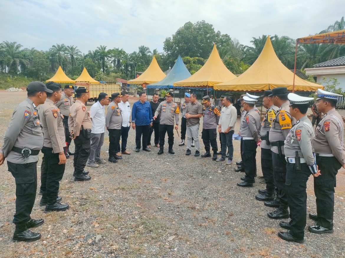 Kapolres Rohil Tinjau Lokasi Acara Tabligh Akbar Dan Kampanye Paslon BERMARWAH Dan BIJAK