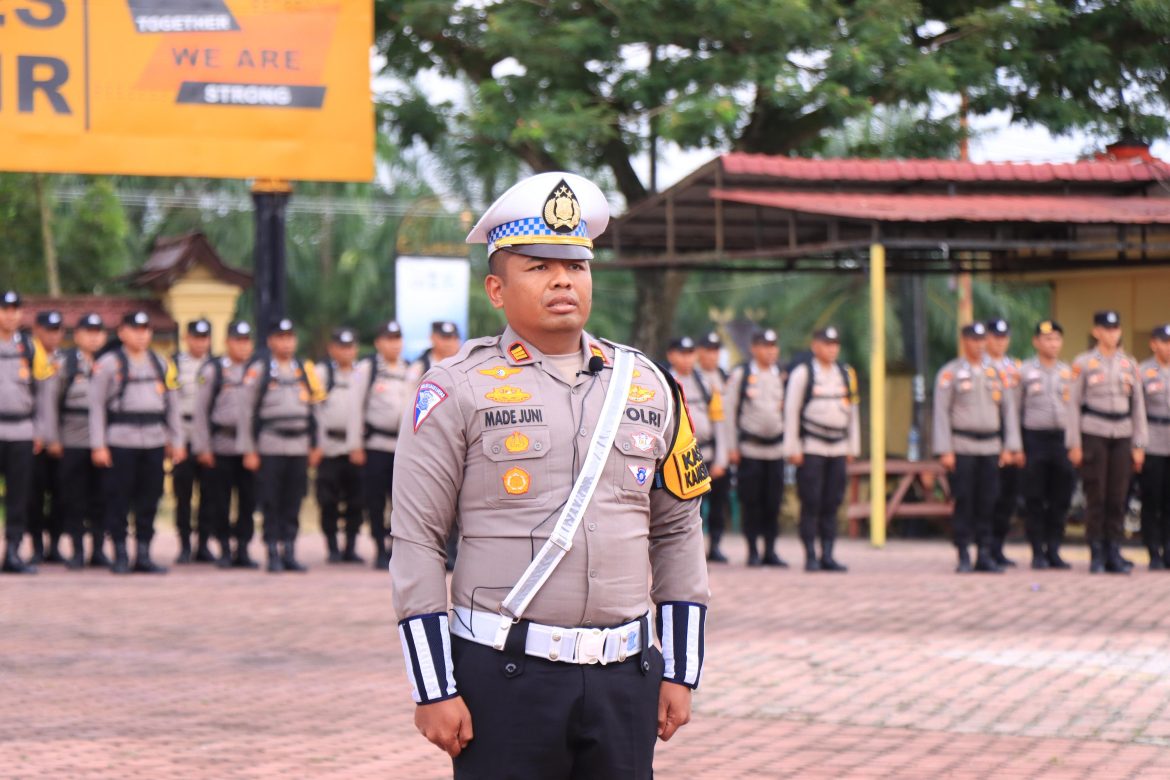 Wakapolda Riau Pimpin Apel Pengecekan, Kesiapsiagaan Pengamanan Pilkada Serentak 2024, Personel Polres Rohil 