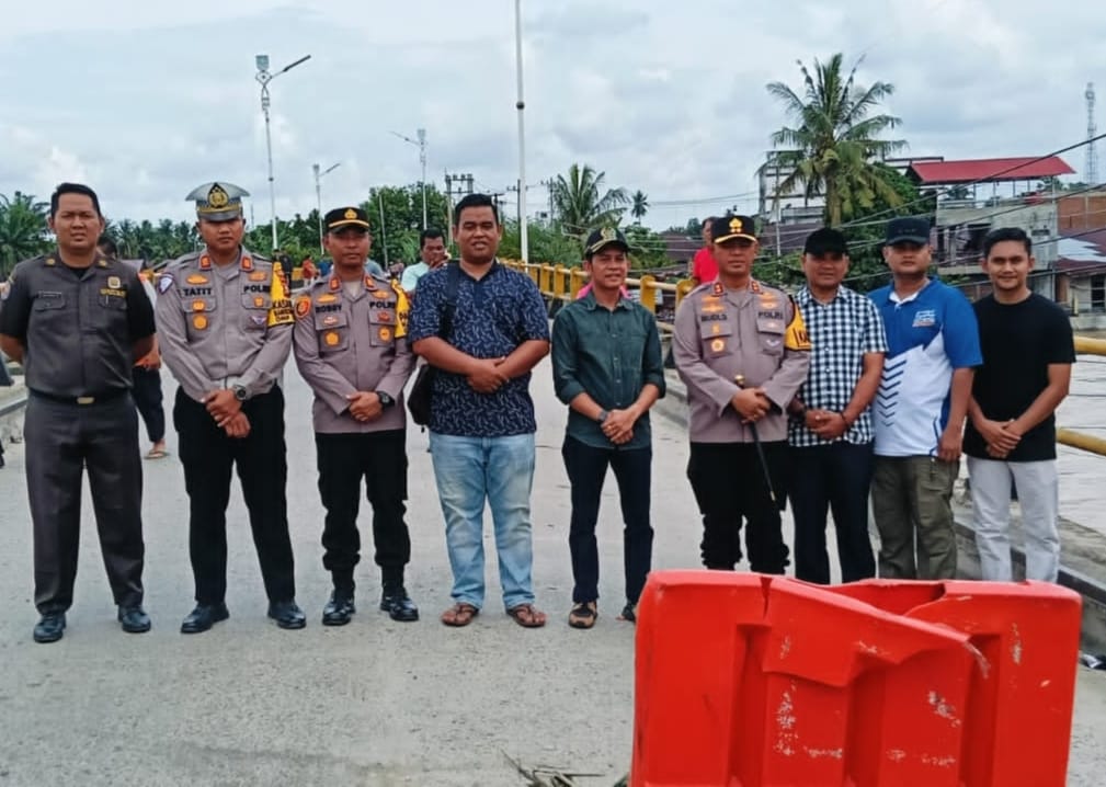 *Jembatan Ujung Batu Nyaris Ambruk, Pimpinan Komisi IV DPRD Rohul Karneng Dimara Lubis Desak PUPR Segera Lakukan Perbaikan*