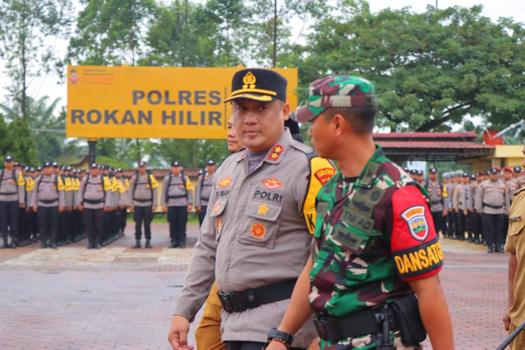 Kapolres Rohil Pimpin Apel Pergeseran Pasukan dalam Rangka Pengamanan TPS Pilkada Tahun 2024