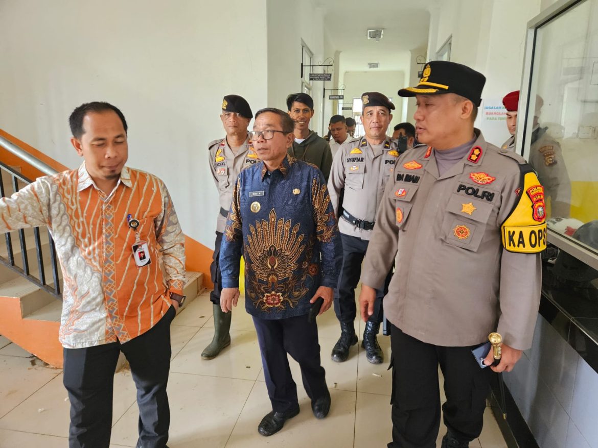 Pasca Pemungutan Suara, Kapolres Rohil Monitoring Penghitungan di PPK Kecamatan