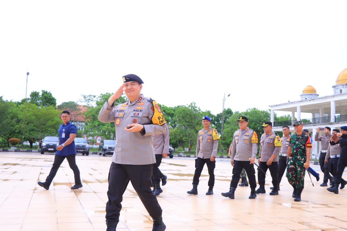 *Kapolda Riau Kunjungan ke KPUD Kabupaten Rohil dalam Rangka Tinjau Rapat Pleno Penghitungan Suara Pilkada*