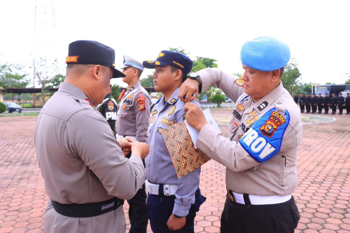 Gelar Pasukan Operasi Lilin LK 2024, Kapolres Rohil : Kita Komitmen Lakukan Pengamanan Nataru dengan Iklhas dan Penuh Tanggung Jawab 