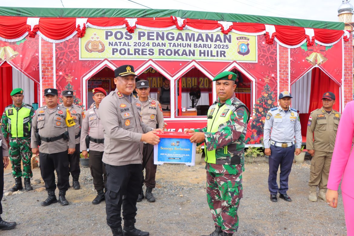 *Kapolres Rohil Berikan Bingkisan kepada Personel Jaga Pospam dan Posyan Ops Lilin LK 2024*