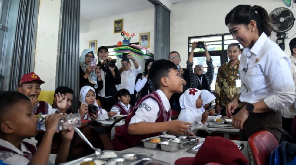 Kemkomdigi Pastikan Sosialisasi Program MBG Capai Pelosok Negeri