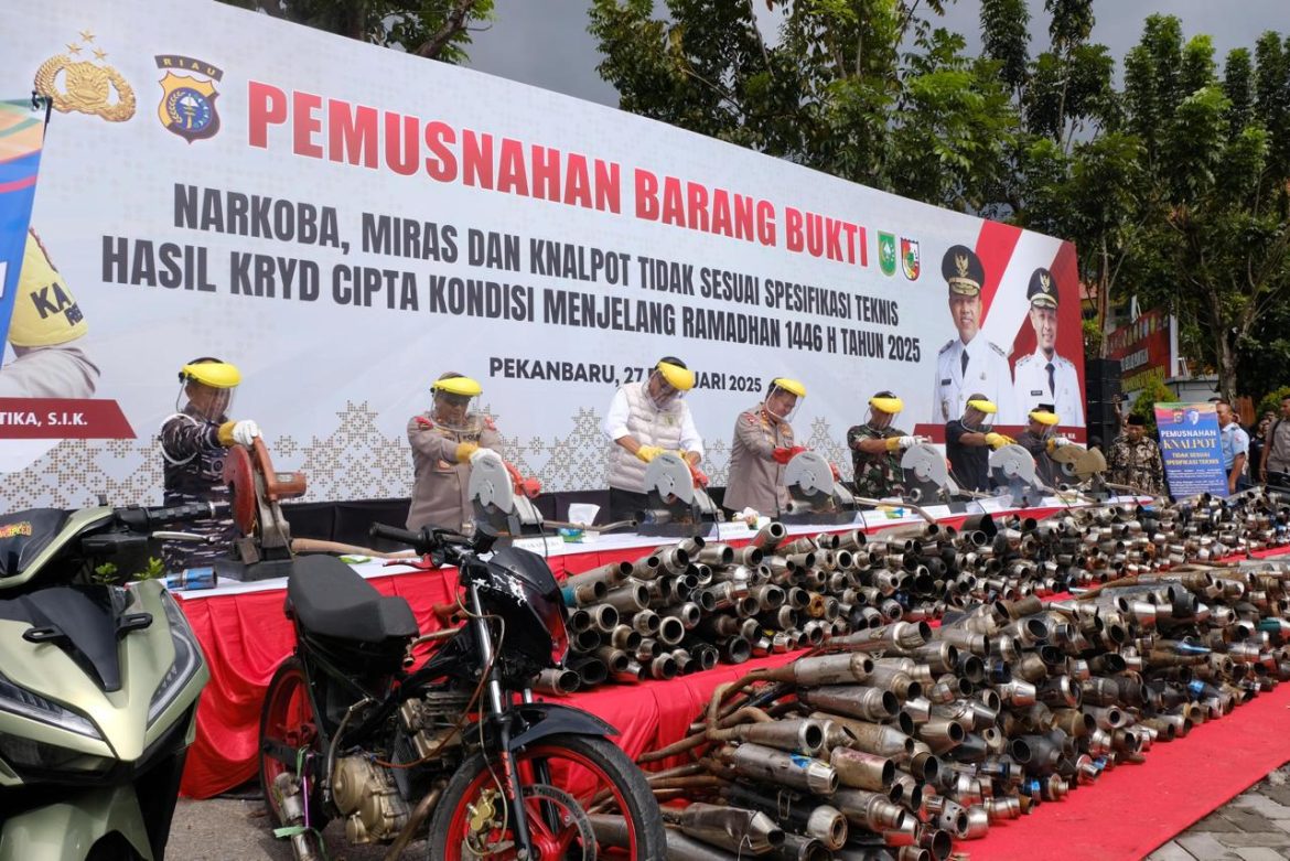 *Jelang Ramadan, Polda Riau Musnahkan Miras dan Narkoba hingga Knalpot Brong*