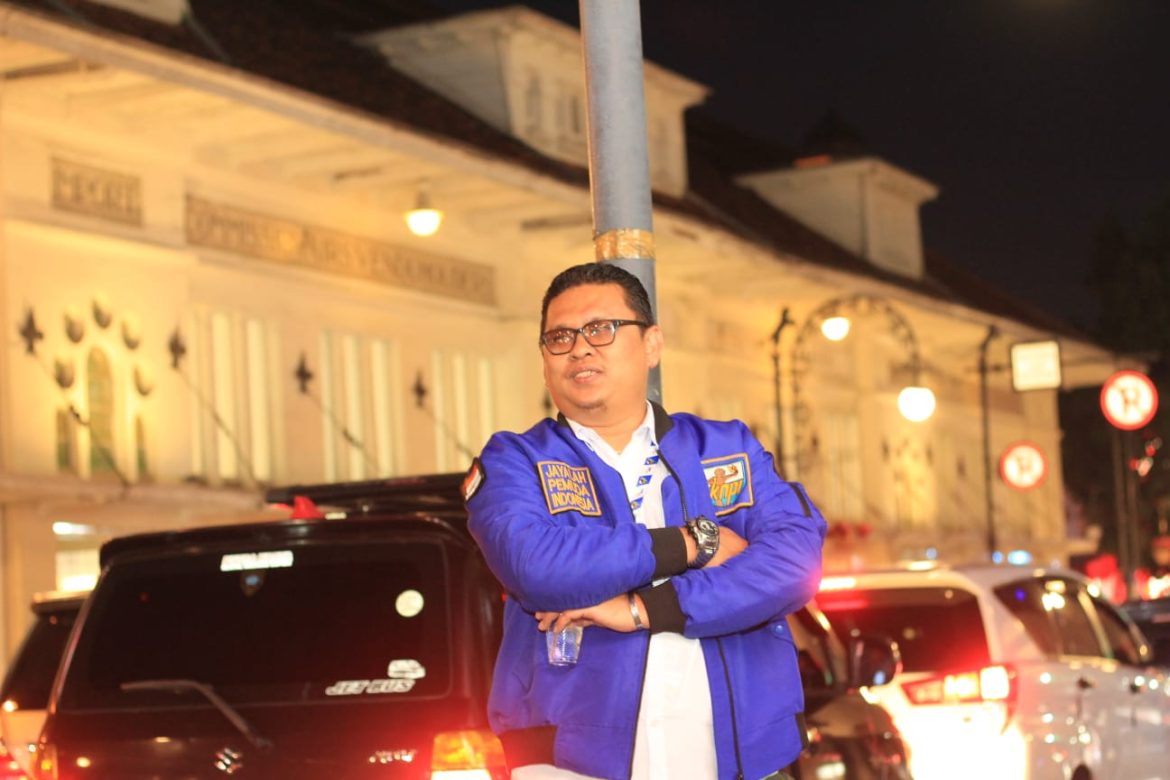 Ketua KNPI Propinsi Riau Larsen Yunus Mengajak Gubri Dan Wagubri Duduk Bersama Untuk Menanggulangi Defisit Anggaran Yang Terjadi Saat Ini