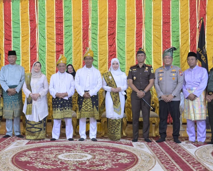 Adat Tepuk Tepung Tawar Bupati-Wakil Bupati Rohil
