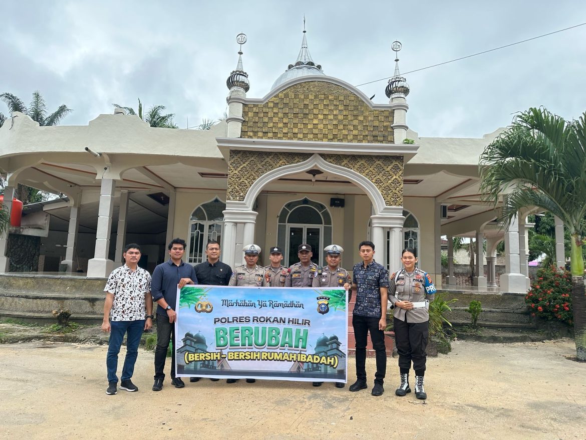 *Kegiatan Bersih – Bersih Rumah Ibadah Kapolres Rohil, Mendapat Apresiasi dari Masyarakat Kelurahan Cempedak Rahuk*