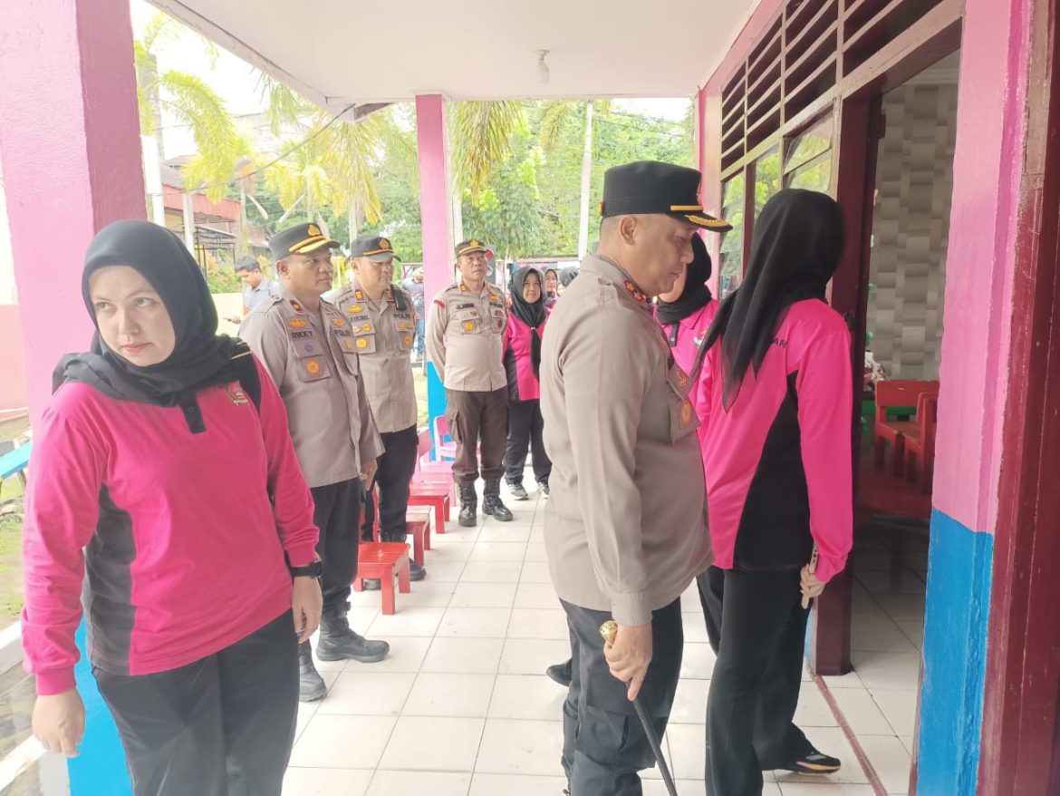Kunjungi TK Kemala Bhayangkari Bagansiapiapi dan Beri Bantuan, Kapolres Rohil : Untuk Kenyamanan Murid 