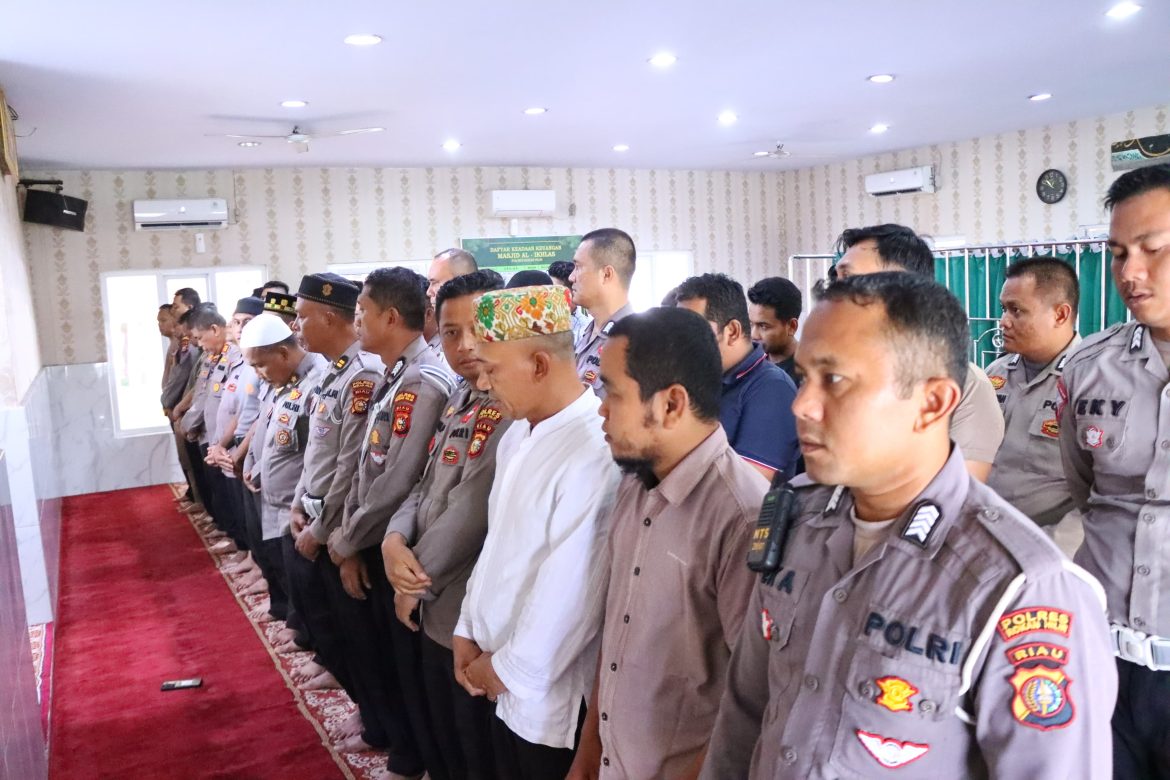 Polres Rohil Gelar Shalat Ghaib Do’akan Meninggalnya 3 Personel Polri di Polres Way Kanan Polda Lampung