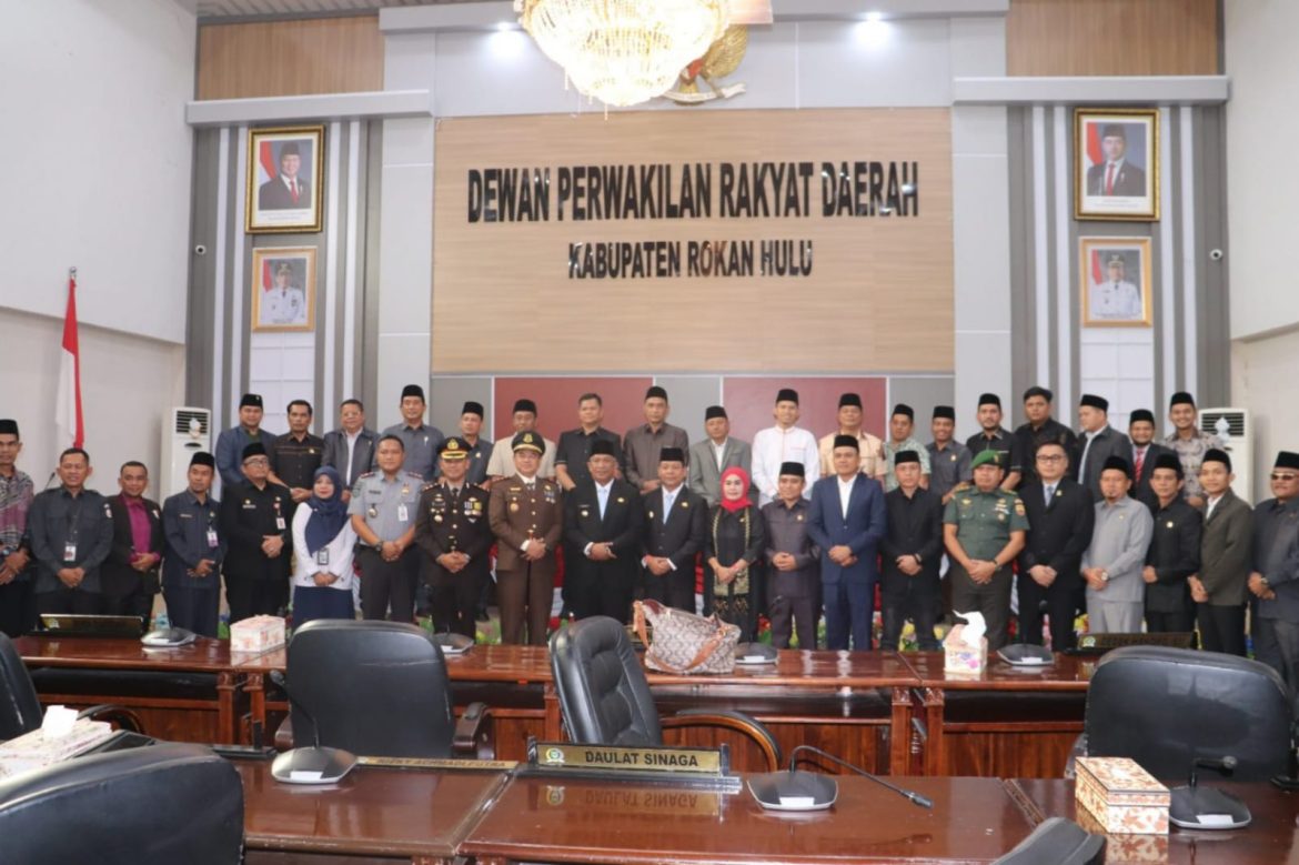 Rapat Paripurna DPRD Rokan Hulu Tetapkan Paslon Bupati Dan Wakil Bupati Terpilih 2024