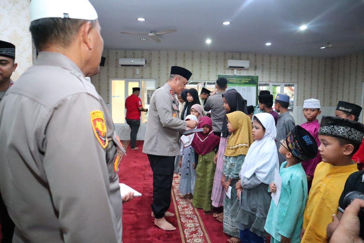 *Beri Rasa Kegembiraan Menyambut IdulFitri kepada Anak Yatim – Piatu, Polres Rohil Menggelar Pembagian Santunan*