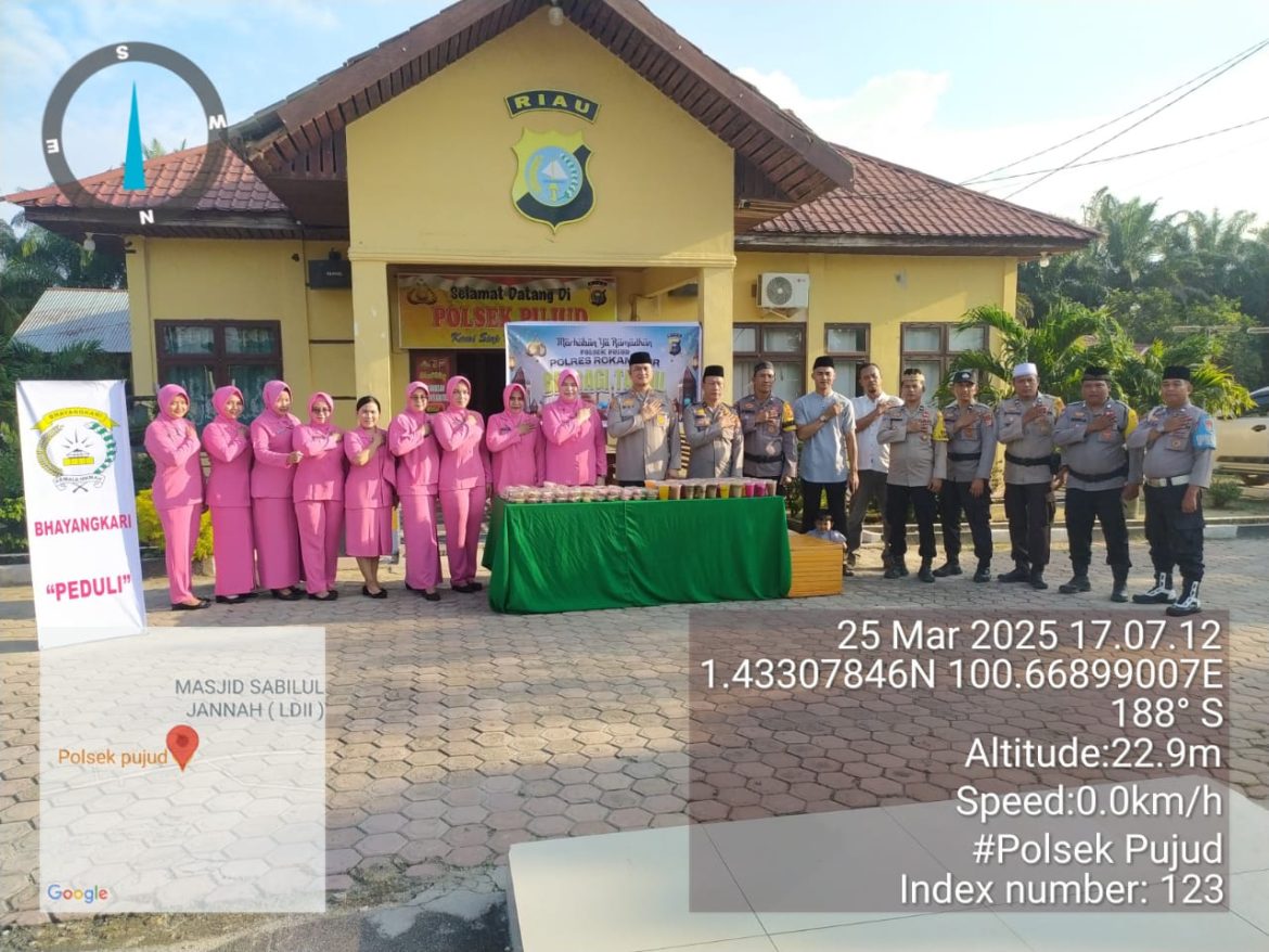 Update Ops Ketupat LK 2025 Polres Rohil, Polsek Pujud dan Bhayangkari Berbagi Takjil ke Masyarakat 