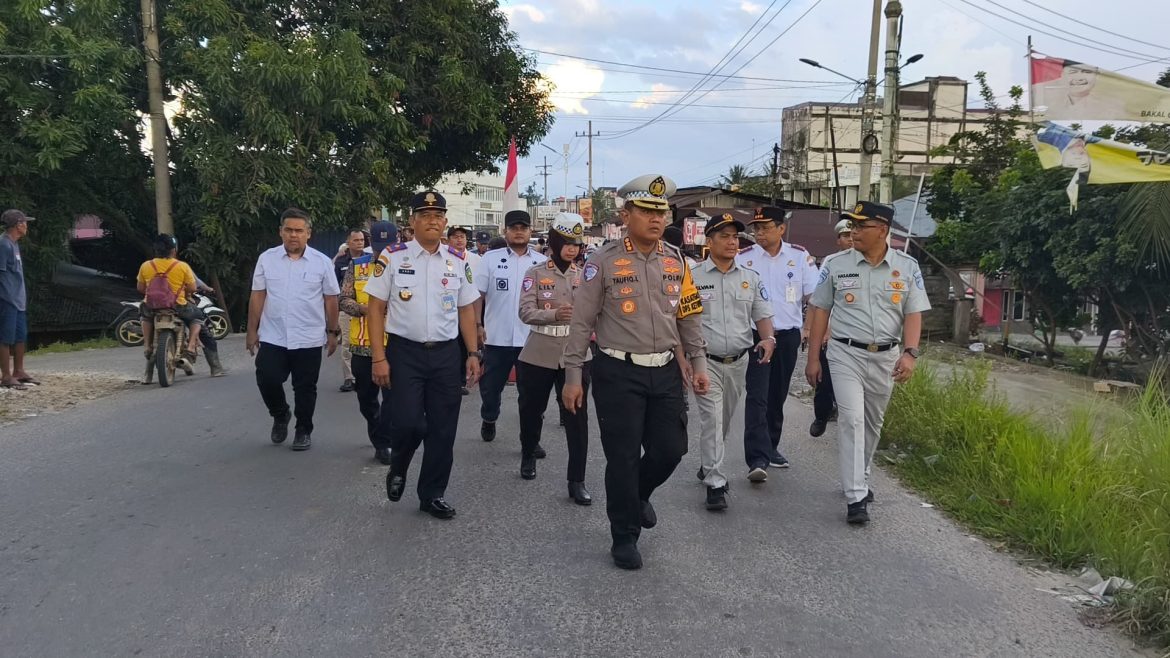 PASTIKAN ARUS MUDIK AMAN DIRLANTAS POLDA RIAU TINJAU KONDISI JEMBATAN UJUNG BATU ROKAN HULU