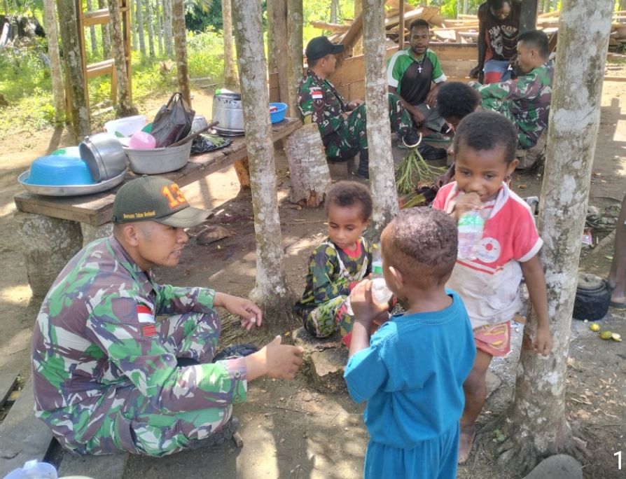 *Bantu Kesulitan Masyarakat Perbatasan Papua, Satgas Yonif 131/BRS Gelar Pelayanan Kesehatan di Kampung Wamena*