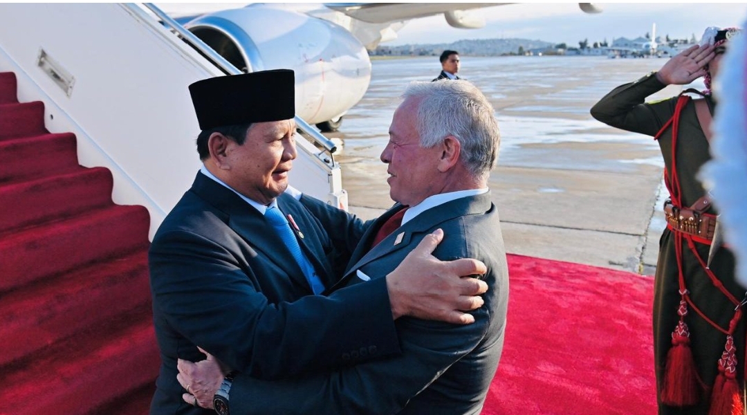 Sambutan Hangat dan Penghormatan Tinggi, Presiden Prabowo Disambut Langsung Raja Abdullah II di Amman