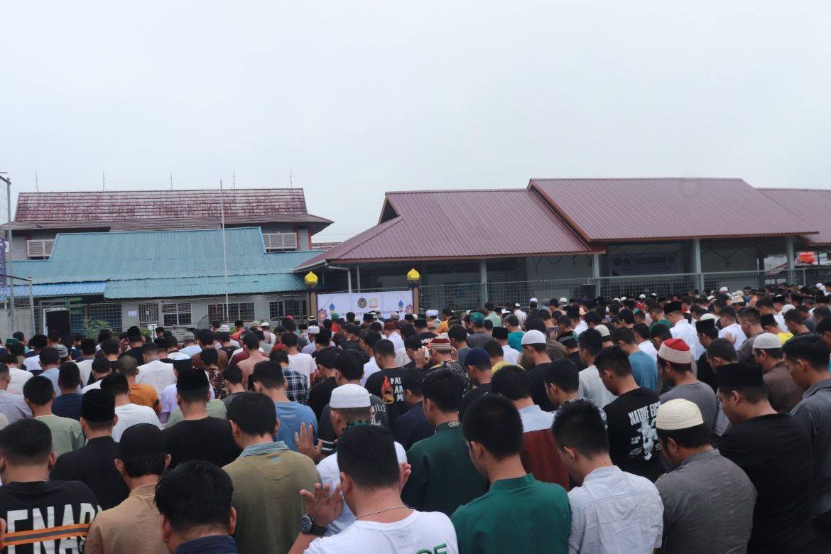 Haru dan Bahagia, Wbp dan Petugas Lapas Pasir Pangarayan Shalat Id Idul Fitri 1446 H Bersama