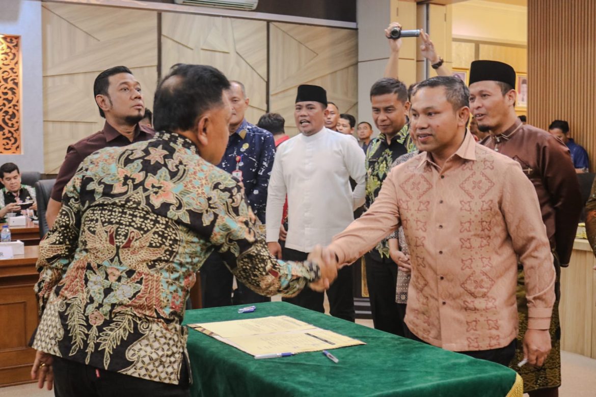 Bupati Asmar Laporkan Kondisi Infrastruktur Meranti ke Gubri Abdul Wahid