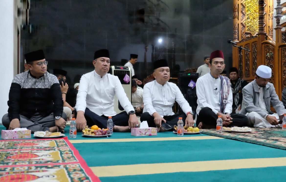 *Ustadz Abdul Somad berikan Tausiah Syawal di Masjid Agung Selatpanjang Kepulauan Meranti*