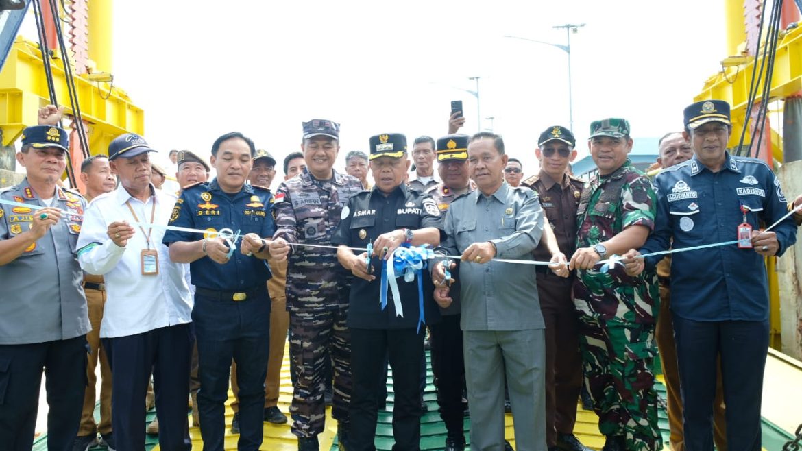 Bupati Asmar Lepas Pelayaran Perdana Roro Insit-Mengkapan Buton
