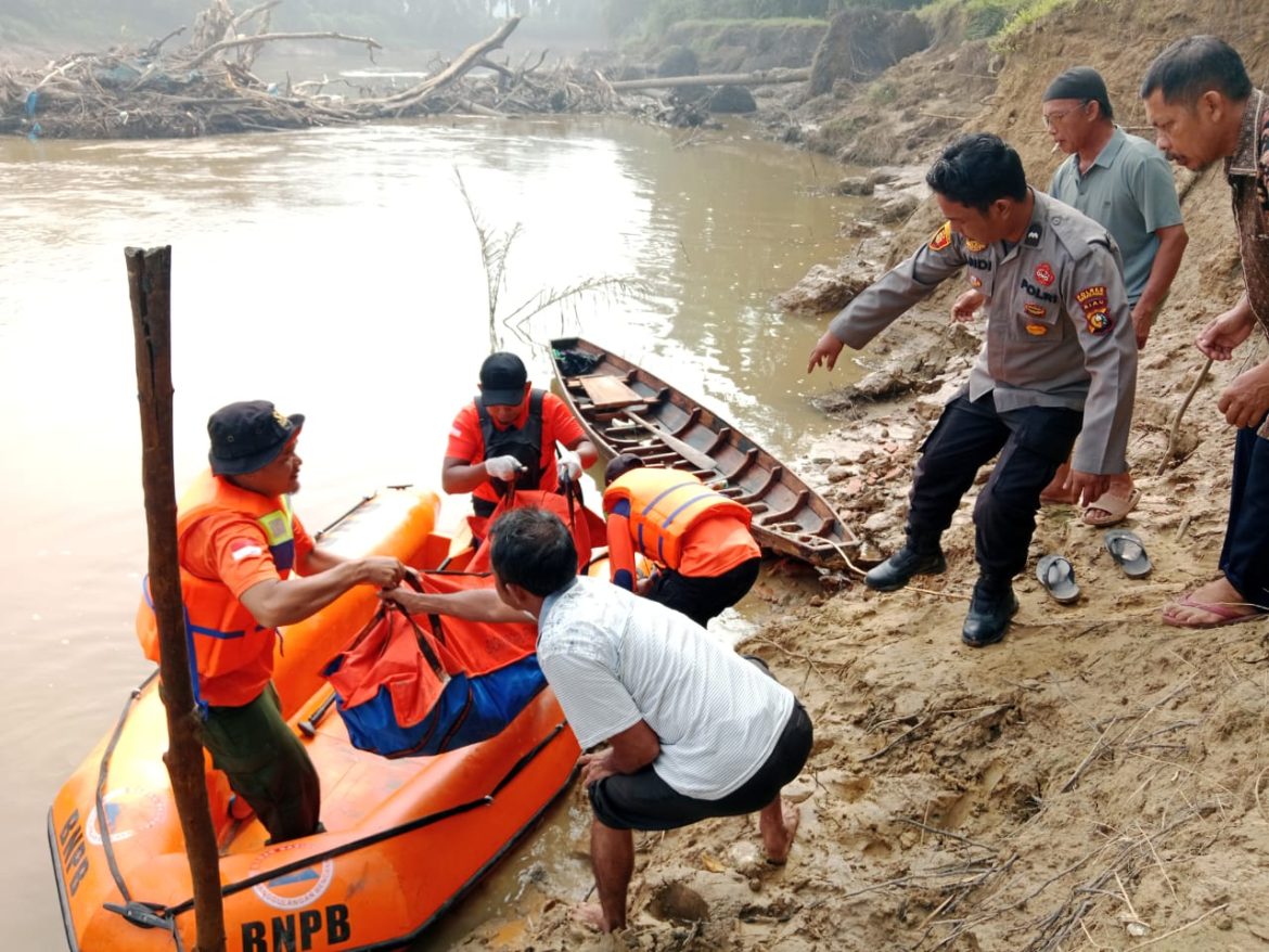 *Dua Hari Pencarian, Bocah Hanyut di Pekan Tebih Rohul Akhirnya Ditemukan*