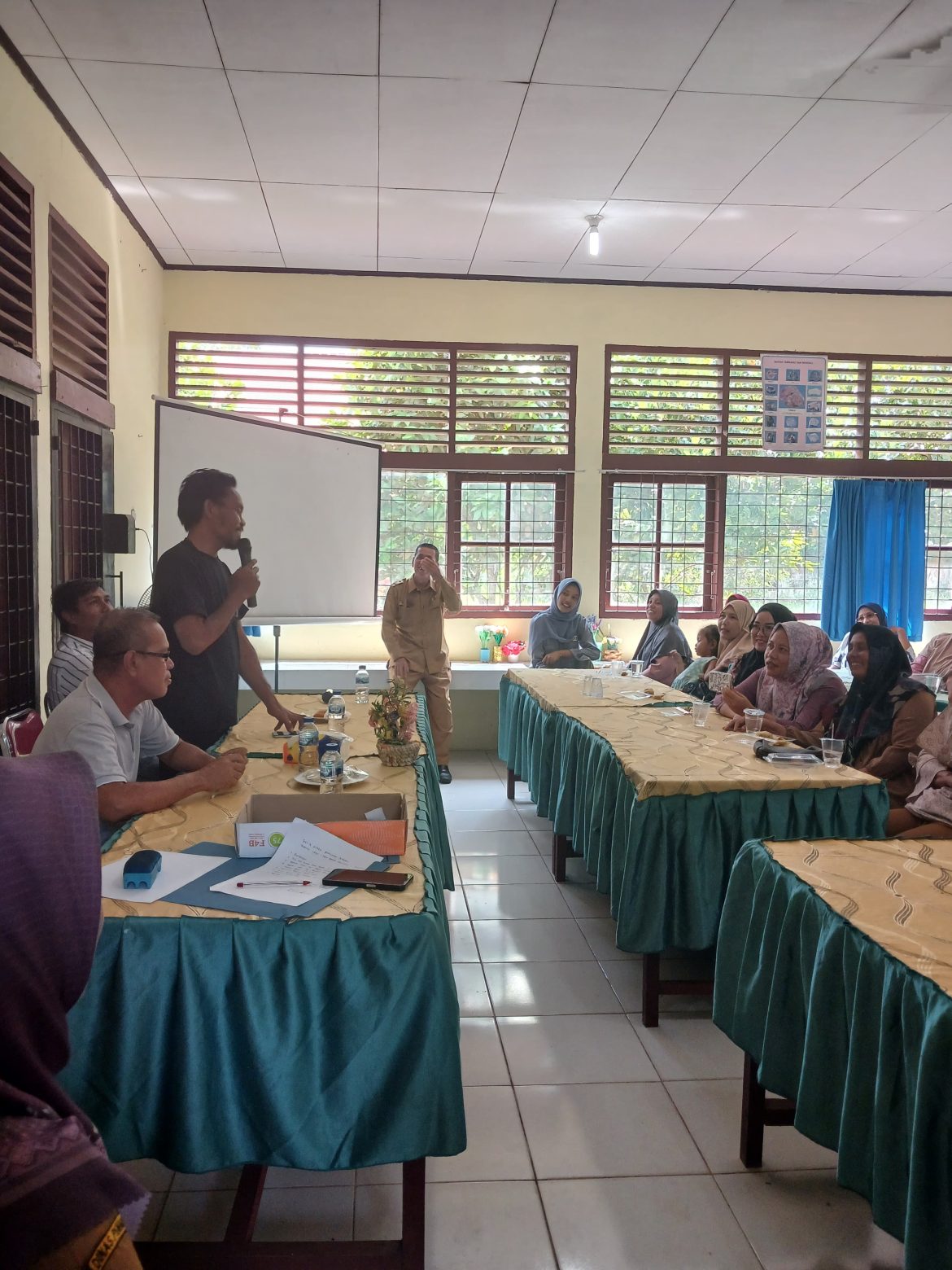Sekretaris komite SMPN 01 TPTM Amron harahap: kita butuh komunikasi yang baik untuk memajukan kualitas pendidikan sekolah di TPTM