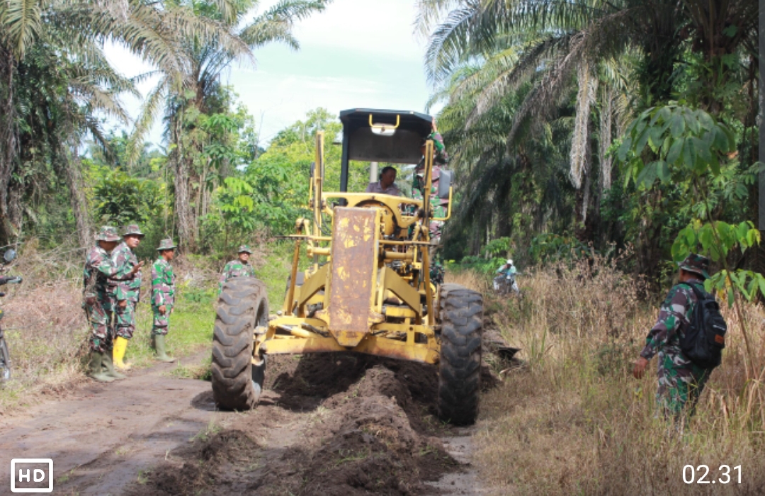 TMMD ke-124 Kodim 0320/Dumai: Pengerasan Jalan Sukamaju Semakin Intensif, TNI dan Warga Bersinergi di Hari ke-6