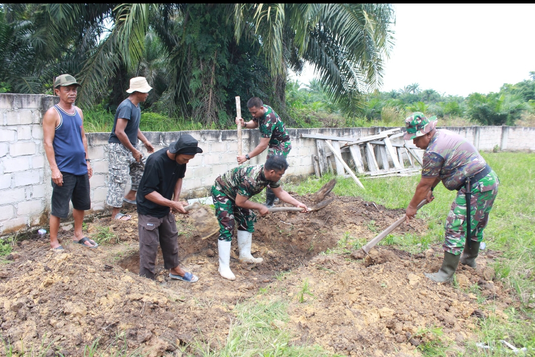 TMMD ke-124 Kodim 0320/Dumai : Akses Sanitasi Layak Terus Ditingkatkan, Pembuatan MCK di Jalan Baru Blok A Kelurahan Bukit Kapur 