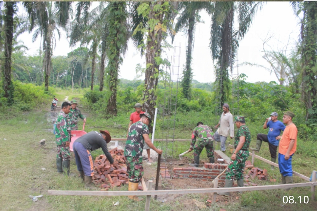*Satgas TMMD ke 124 Kodim 0320 Dumai Bersama Warga Wujudkan Sumur Bor dan MCK Berkualitas di Bukit Kayu Kapur*
