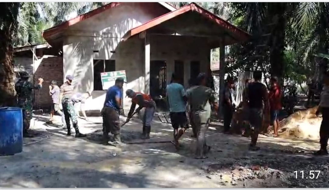 *Pengerjaan RTLH TMMD ke-124 Kodim 0320/Dumai di Rumah Bapak Sisu Capai 85 Persen*