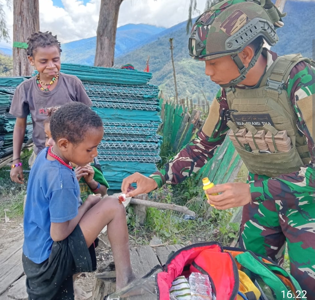 Bakti Nyata TNI di Ujung Negeri: Obati Warga Papua Tanpa Pamrih