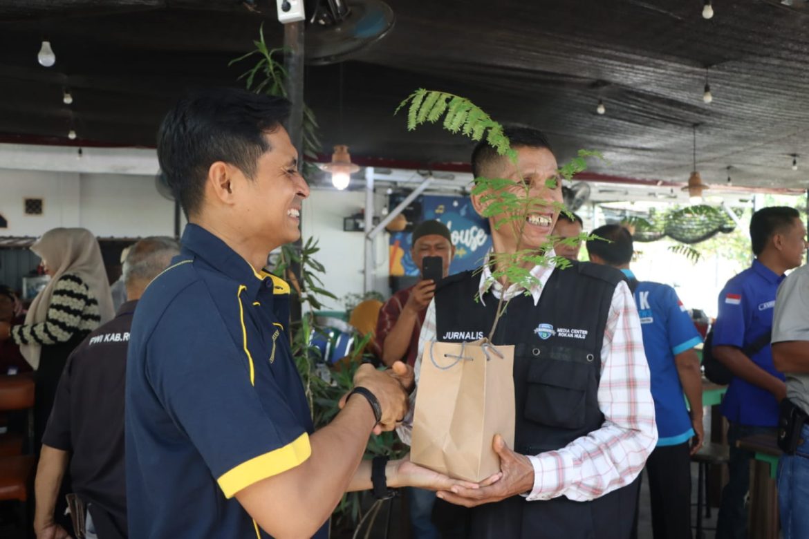 *Pererat Silaturahmi, Kapolres AKBP Emil Eka Putra Gelar Coffee Morning Bersama Puluhan Wartawan Rohul*