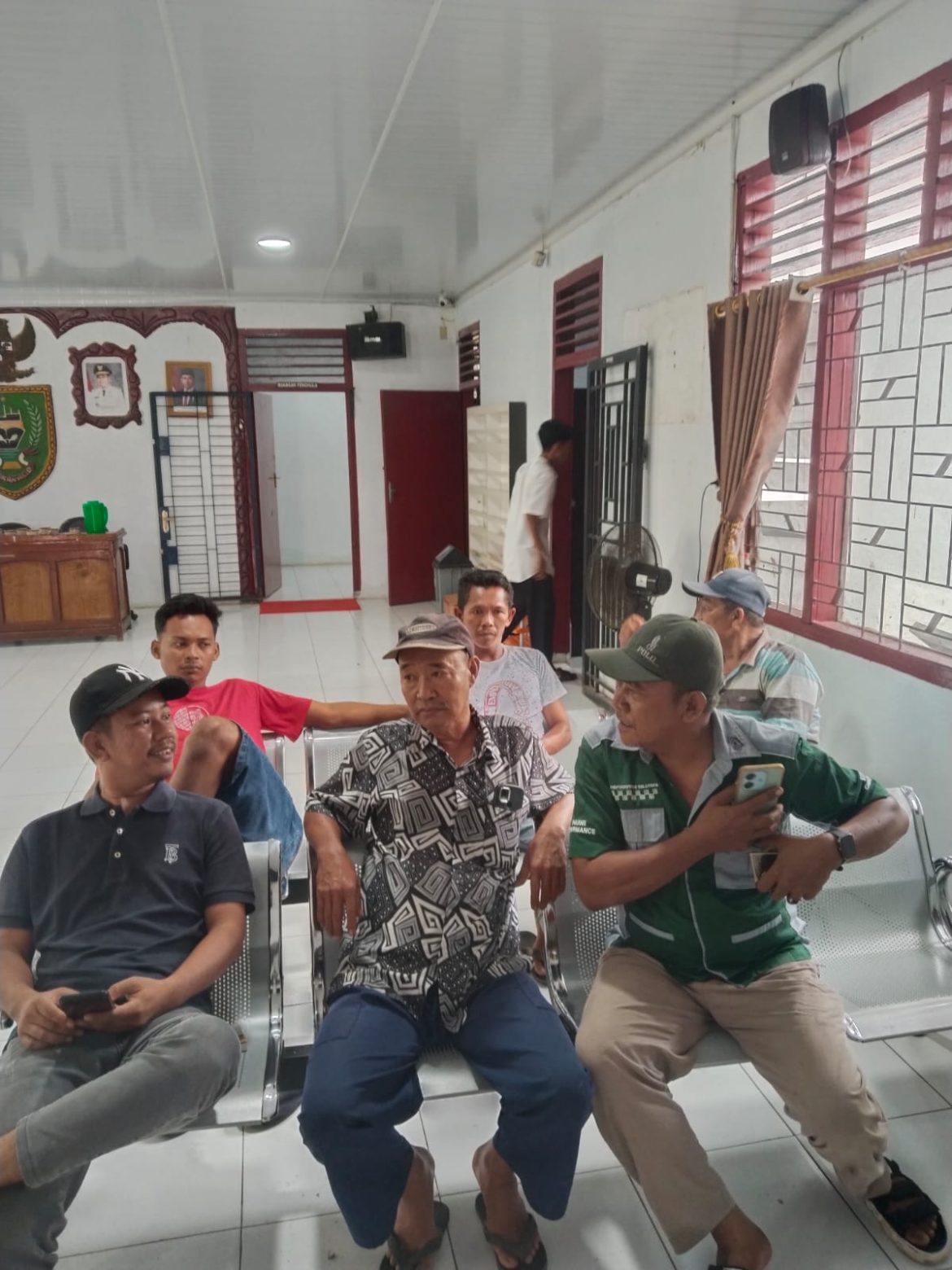 Masyarakat RT 01 dusun sejahtera mengecam tindakan Adnursyaf,Datuk penghulu Bagan batu mengangkat RT 01 tanpa musyawarah dan pemungutan suara
