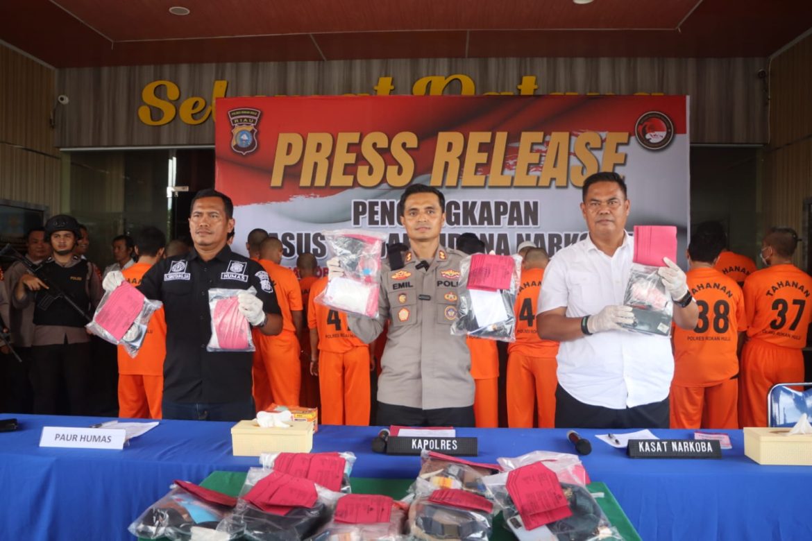 Gelar Konferensi Pers, Polres Rohul Sampaikan Pengungkapan Kasus Narkotika, Amankan Sabu 537,62 Gram dan Ganja Seberat  277,35 Gram