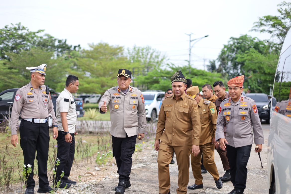Kapolres Rohil Sambut Kunjungan Gubernur dan Kapolda Riau ke Kantor Bupati Rohil 