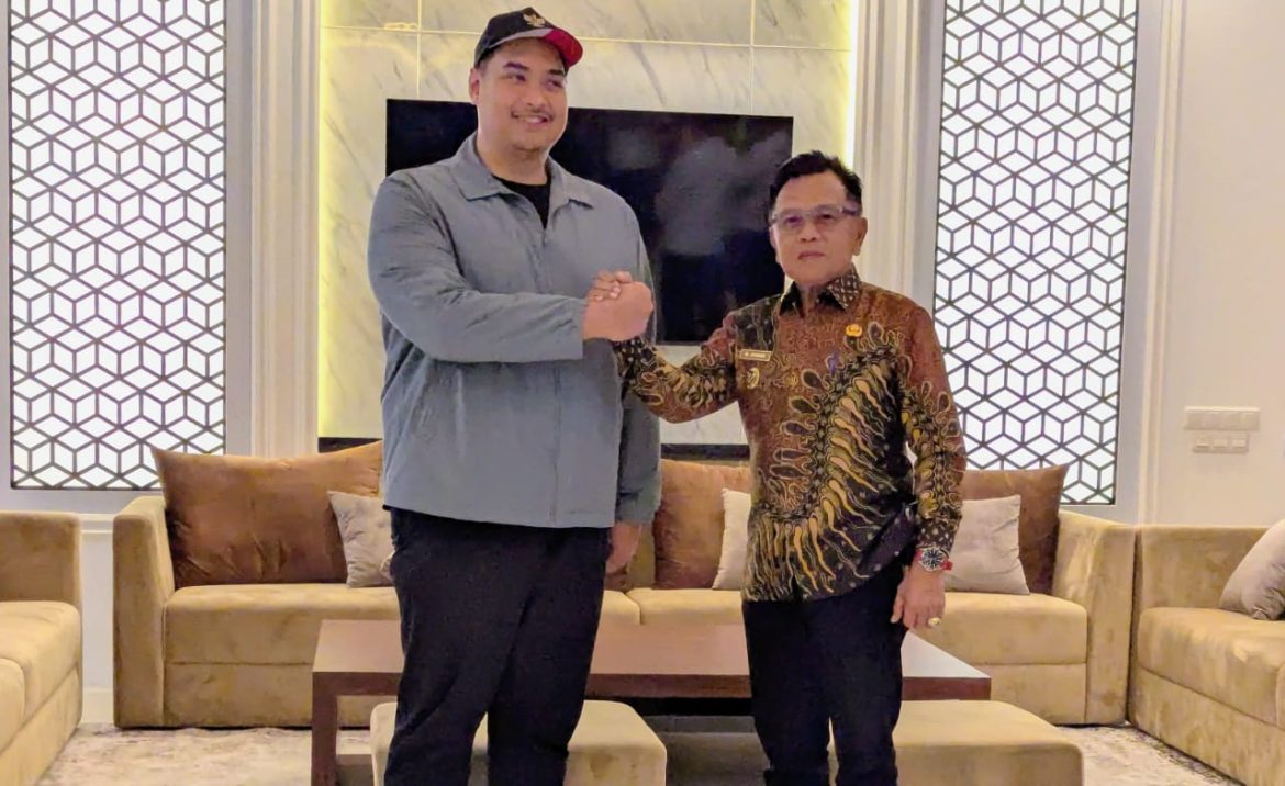 *Sampaikan Usulan Rehab Stadion Mahmud Jalal*