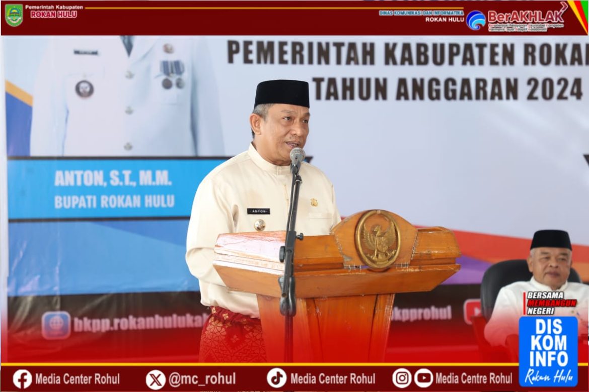 *Bupati Rohul Anton, ST, MM Serahkan SK CPNS Pemkab Rohul Tahun Anggaran 2024.*
