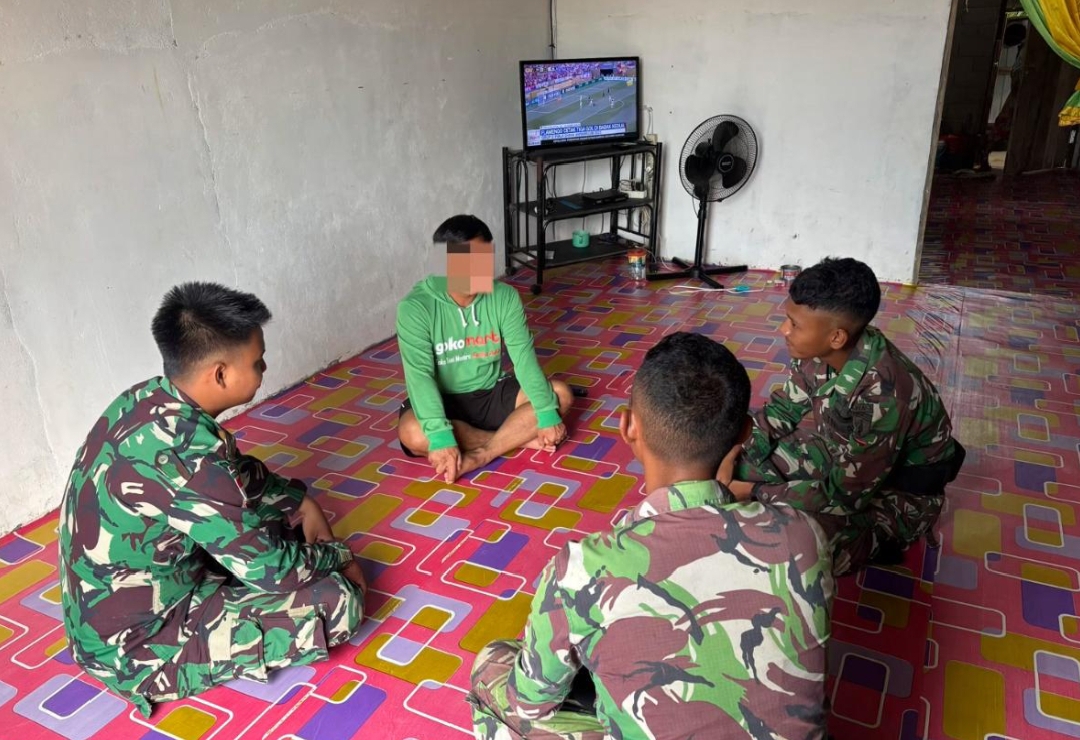 Satgas Pamtas Yonkav 3/AC Terima Senjata Rakitan, Perkuat Stabilitas Wilayah Perbatasan
