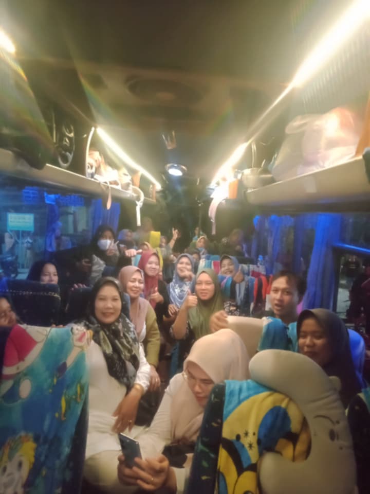 Kelompok lansia dan usia produktif  kepenghuluan batu hampar kecamatan TPTM tour ke Aek sijorni dan mesjid syahrun nur sipirok