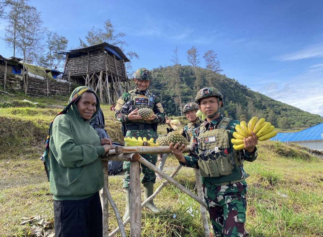 Borong Harapan di Tanah Wombru: Ketika TNI Membeli, Bukan Sekadar Membantu