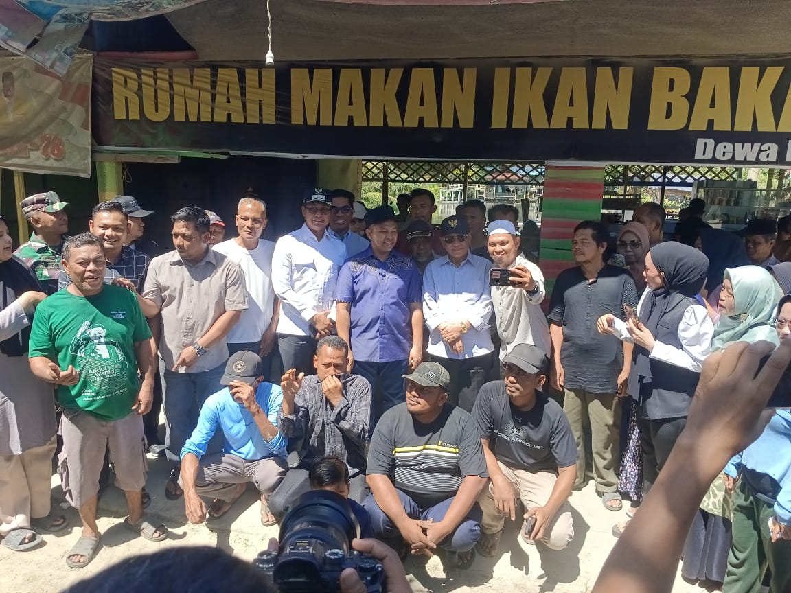 Bupati dan wakil Bupati Rohil dampingi Gubernur Riau meninjau langsung jalan lintas Menggala Jhonson -pujud