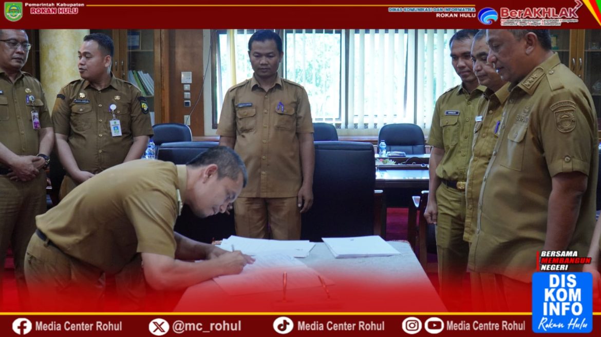 *Bupati Rohul Anton, S.T, M.M Gelar Sertijab Pejabat Administrator Eselon III Camat.*