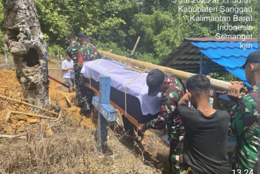 *Personel Pos Panga Satgas Pamtas RI-Malaysia Yonarhanud 1/PBC/1 Kostrad Bantu Pemakaman Warga Perbatasan*