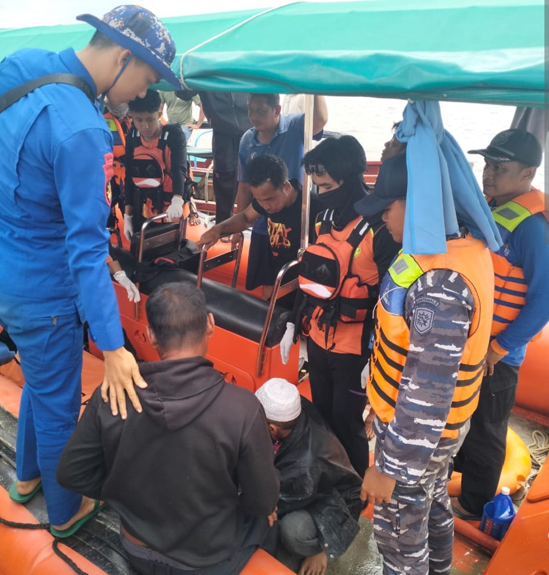 TNI AL Evakuasi Korban Laka Laut di Perairan Trans Jaya