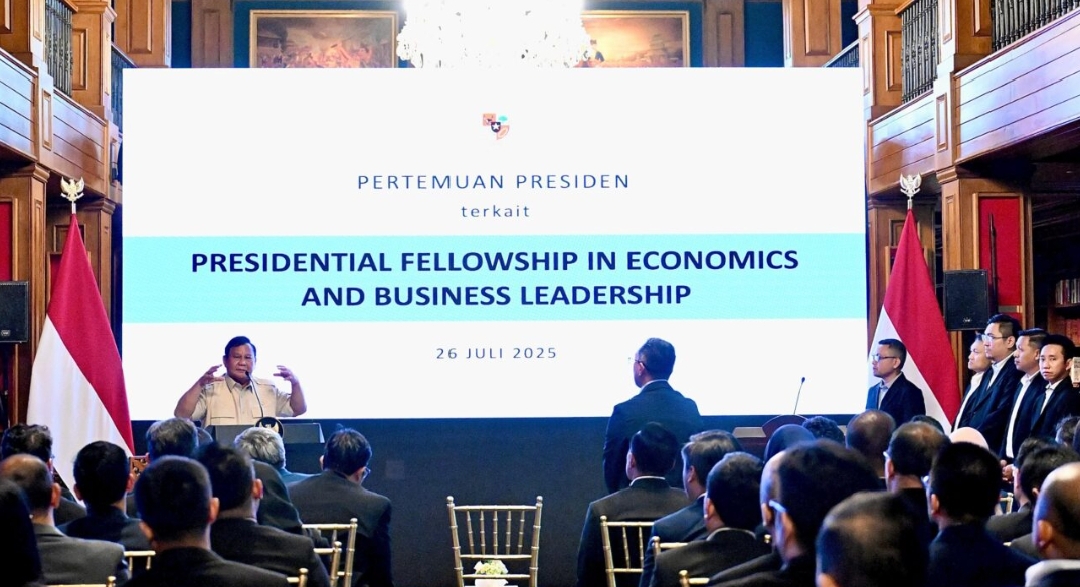 Seskab Teddy: Presiden Prabowo Siapkan 82 Profesional Muda Mengisi Posisi Strategis