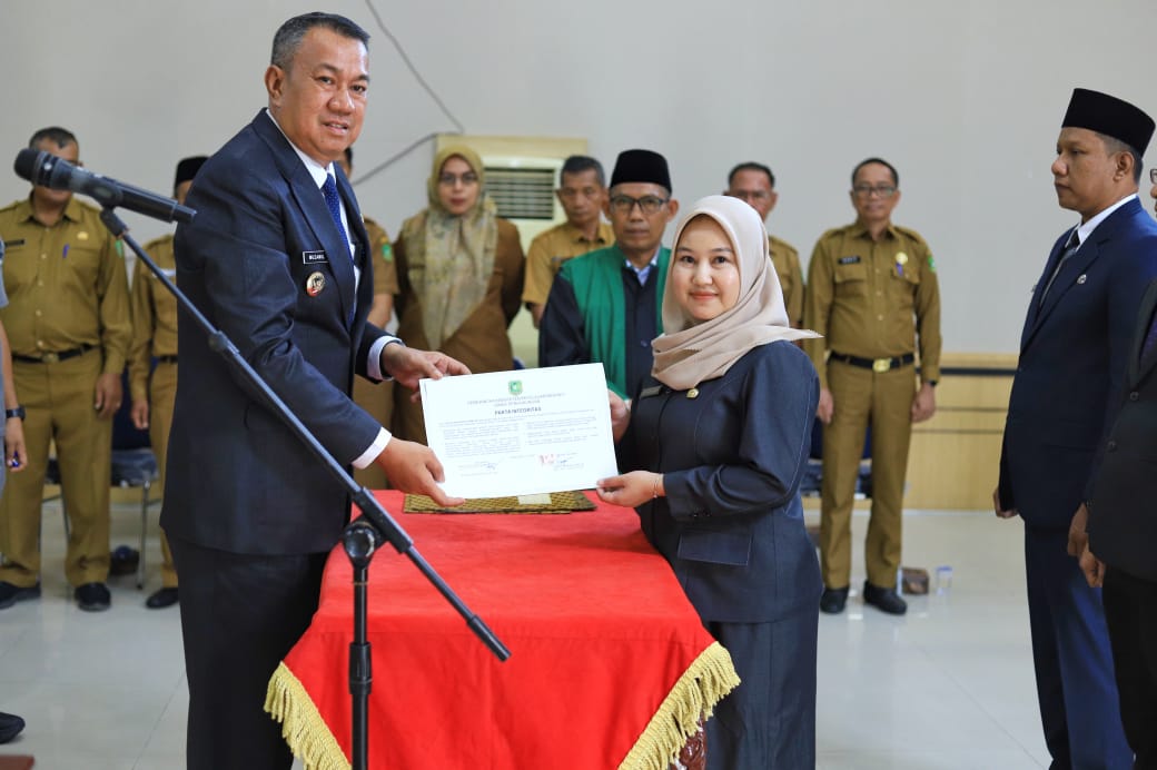 32 Pejabat Fungsional dan Administrator Pemkab Meranti Dilantik