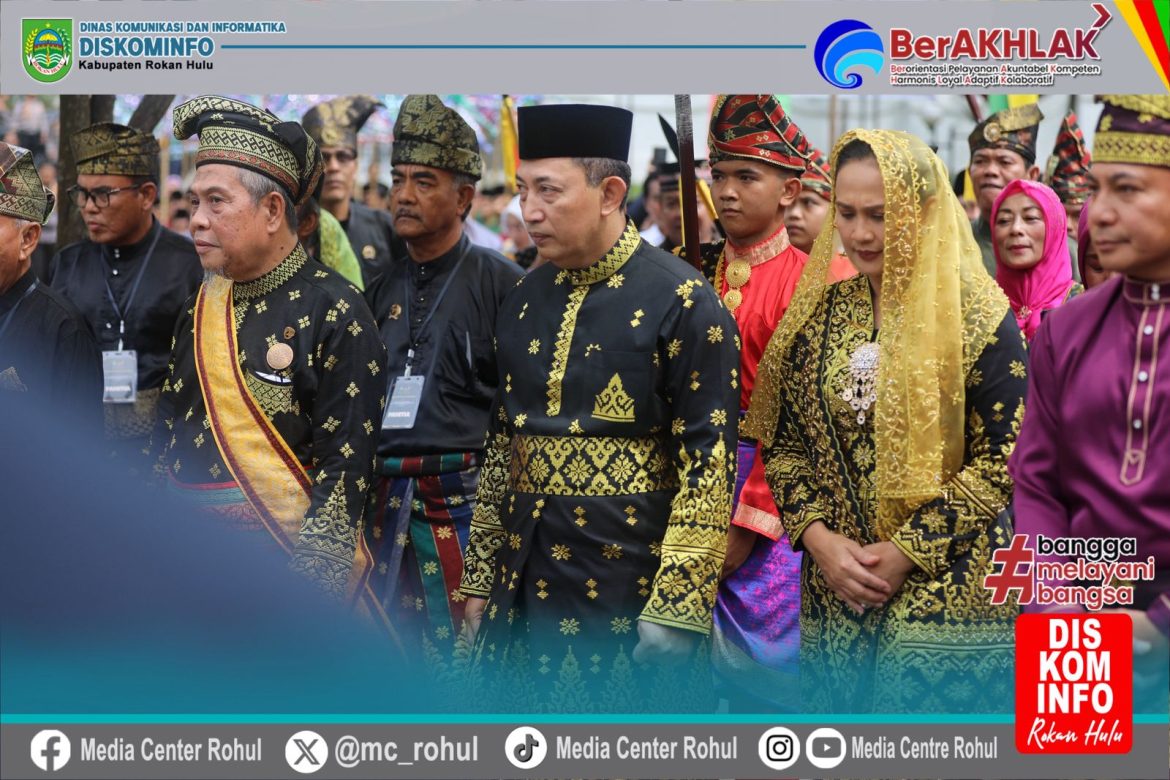*Kapolri Terima Anugerah Adat dari LAM Riau, Bupati Rohul: Ini Bukti Sinergitas dalam Menjaga Kearifan Lokal*